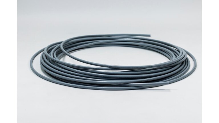 aufgerollte graues NORIT-Heizrohr, das locker in mehreren Windungen angeordnet ist.